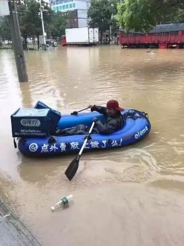 北京开启暴雨模式，品牌文案们划着小船出动了……